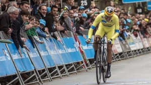 Alberto Contador marca el segundo tiempo de la etapa / EFE.