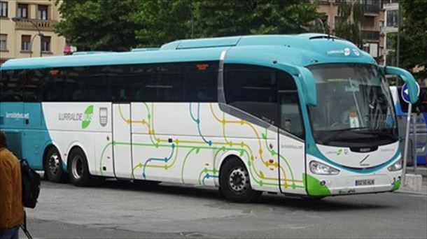 Avanza konpainiak kudeatzen duen autobusetako bat