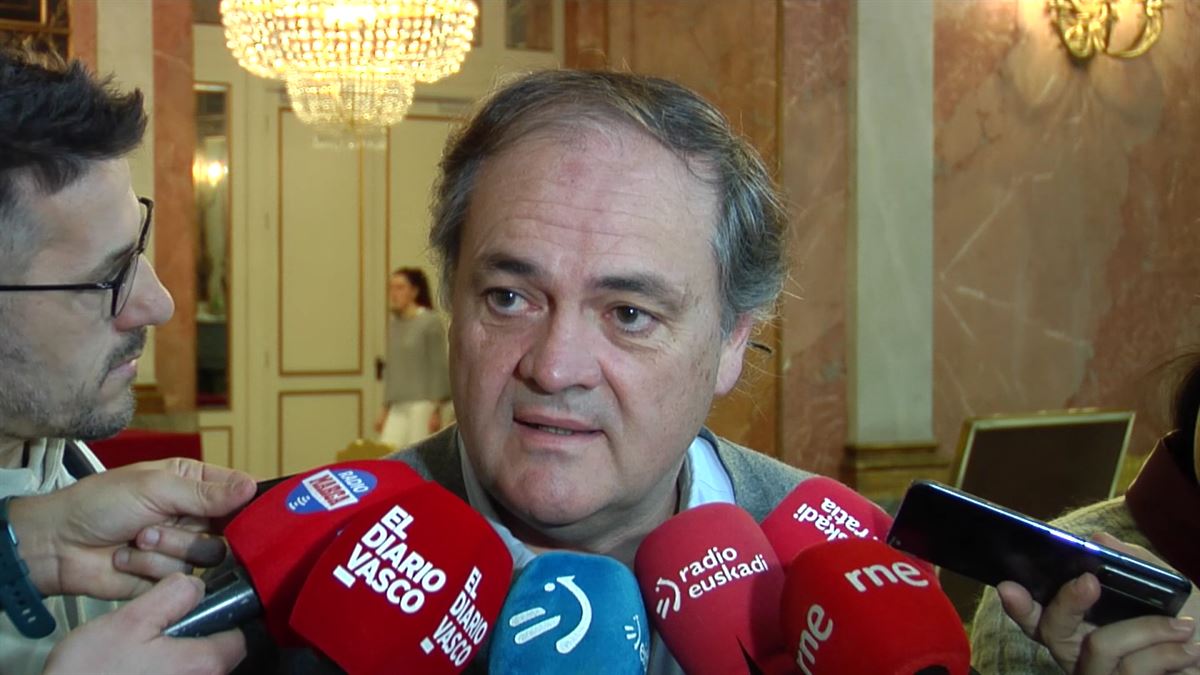 Aperribay, artxiboko irudi batean. 