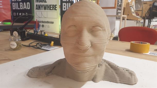 Imagen: El busto de cerámica de una antigua galletera