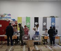 Abren los colegios electorales en el Estado francés, en el duelo entre la ultraderecha y la gran coalición