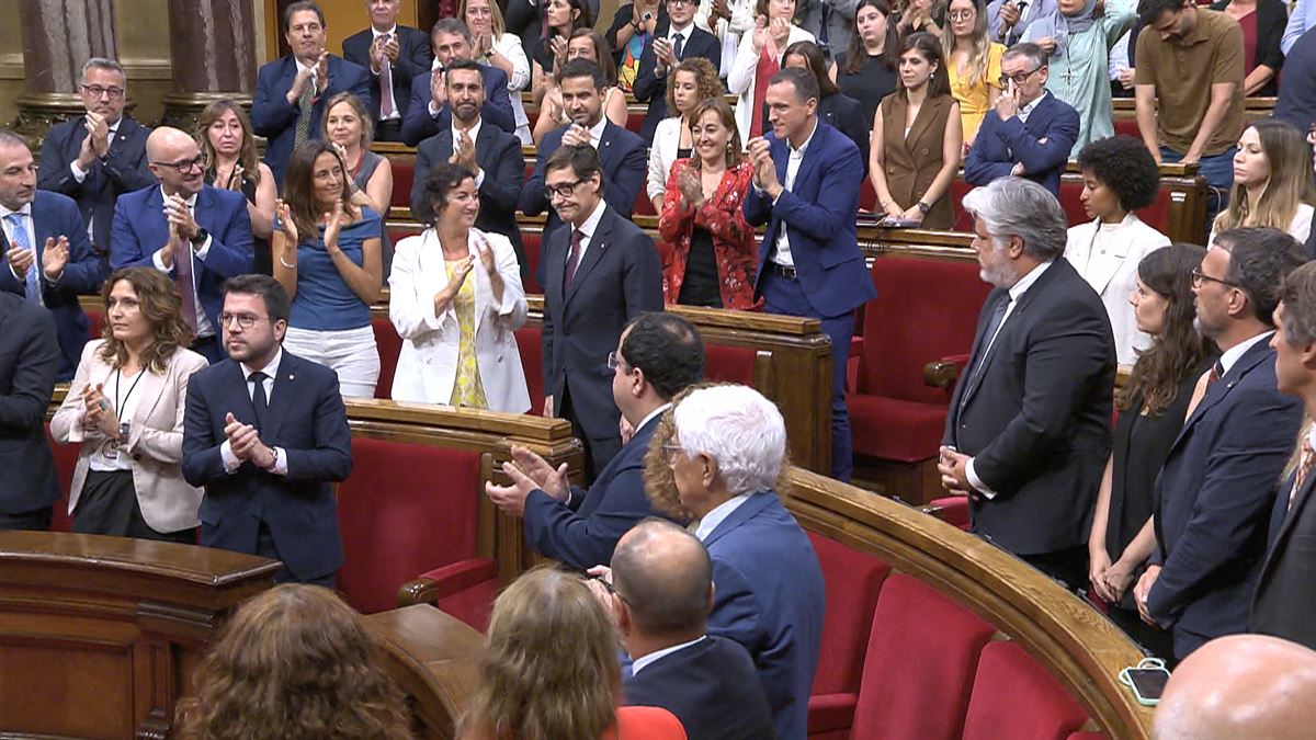 Momento de la elección del socialista Salvador Illa en el Parlament. Foto: EFE