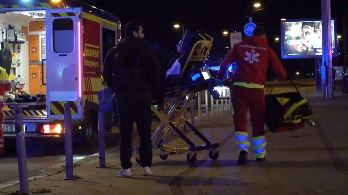 Gutxienez pertsona bat hil da Magdeburgon (Alemania), auto batek hainbat pertsona harrapatu ostean