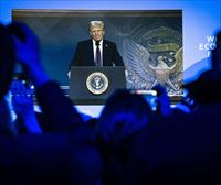 Trumpek Davosen: Ekoitzi AEBn, eta bestela, ordaindu muga zergak