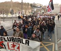 Cientos de personas piden en Bilbao la retirada del proyecto de subfluvial bajo la ría