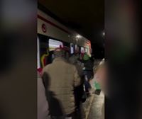 Renfe denuncia la agresión a dos viajeros en la estación de Ollargan por un grupo de grafiteros