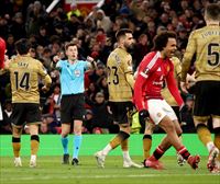 La Real Sociedad cae en Old Trafford tras sufrir un mal arbitraje, y queda eliminada de la Liga Europa (4-1)