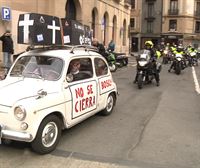 Protesta motorizada de la plantilla de BSH contra el cierre de la planta de Esquíroz