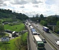 Más tráfico, menos accidentes y ninguna persona fallecida en las carreteras de Euskadi en Semana Santa