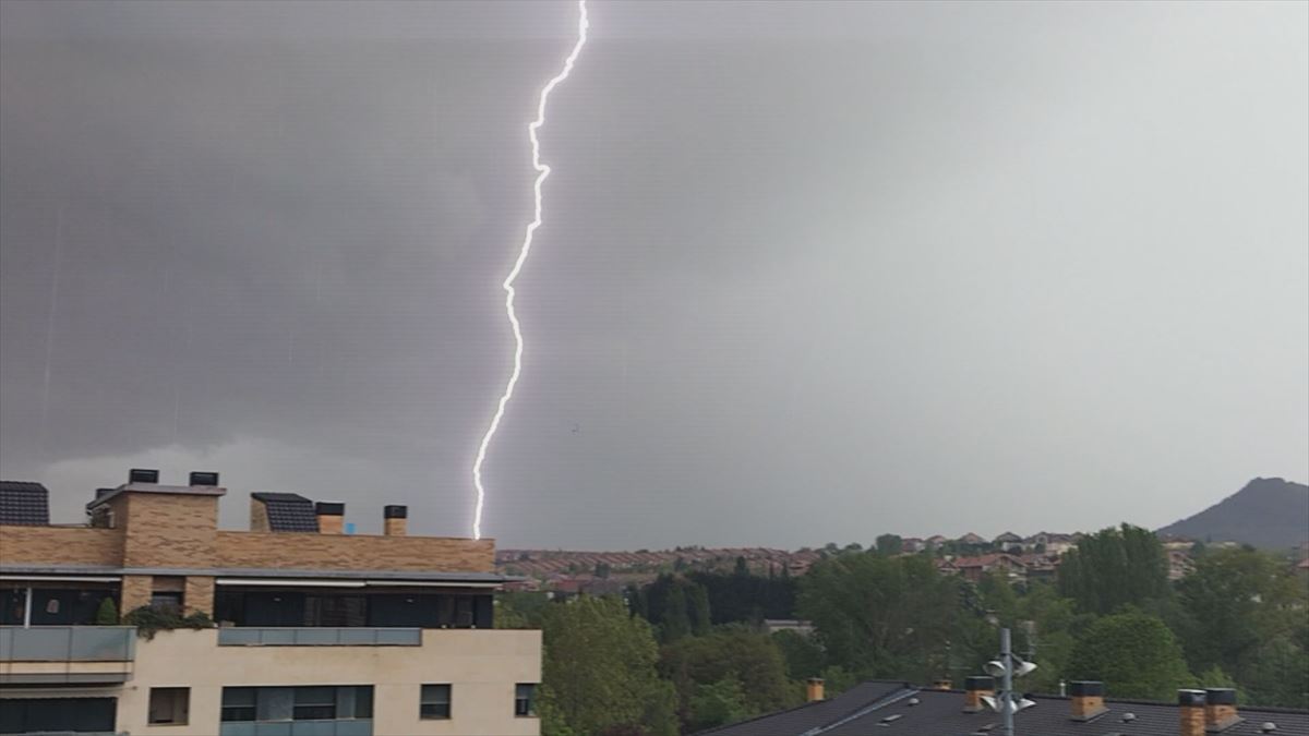 Rayo en Gorraiz. Foto: Jorge Gurutxarri.