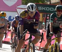Femke Gerritse gana, al esprint, en Huesca, y se sitúa como líder de la Vuelta a España
