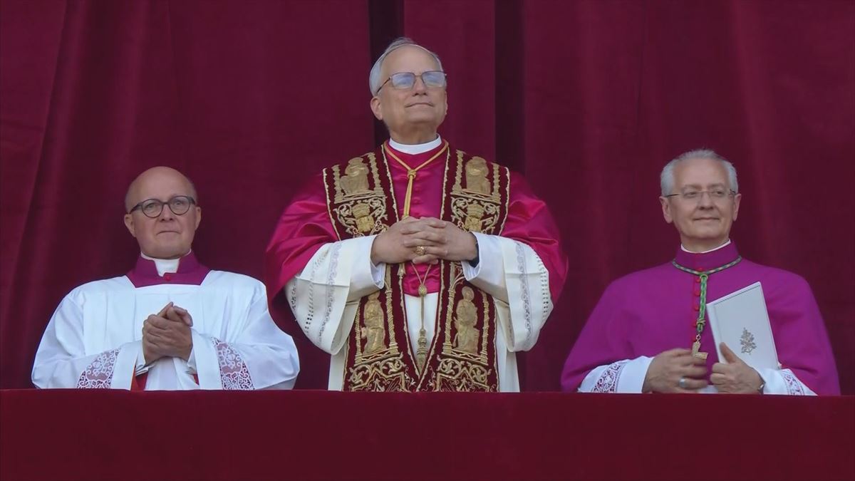 Robert Francis Prevost, León XIV, tras ser elegido papa. Imagen: Agencias