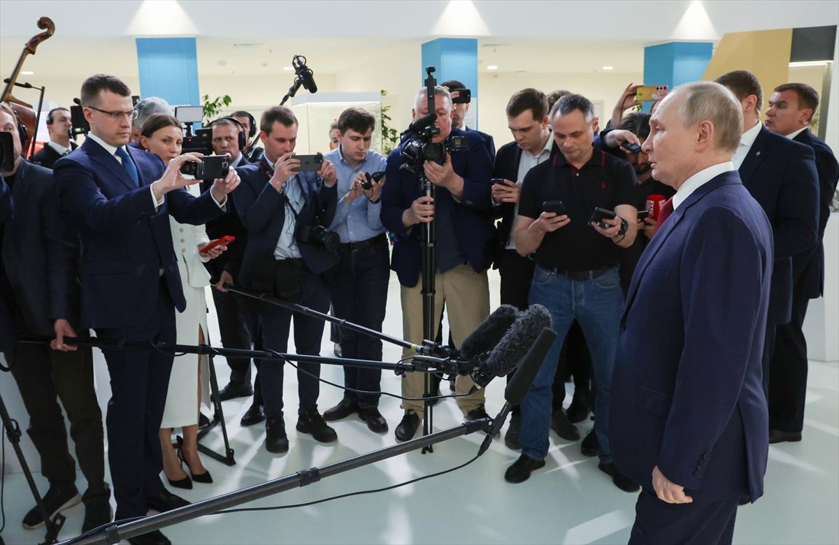 Errusiako presidentearen agerraldia, AEBko buruzagiarekin telefonoz hitz egin ondoren. Argazkia: EFE